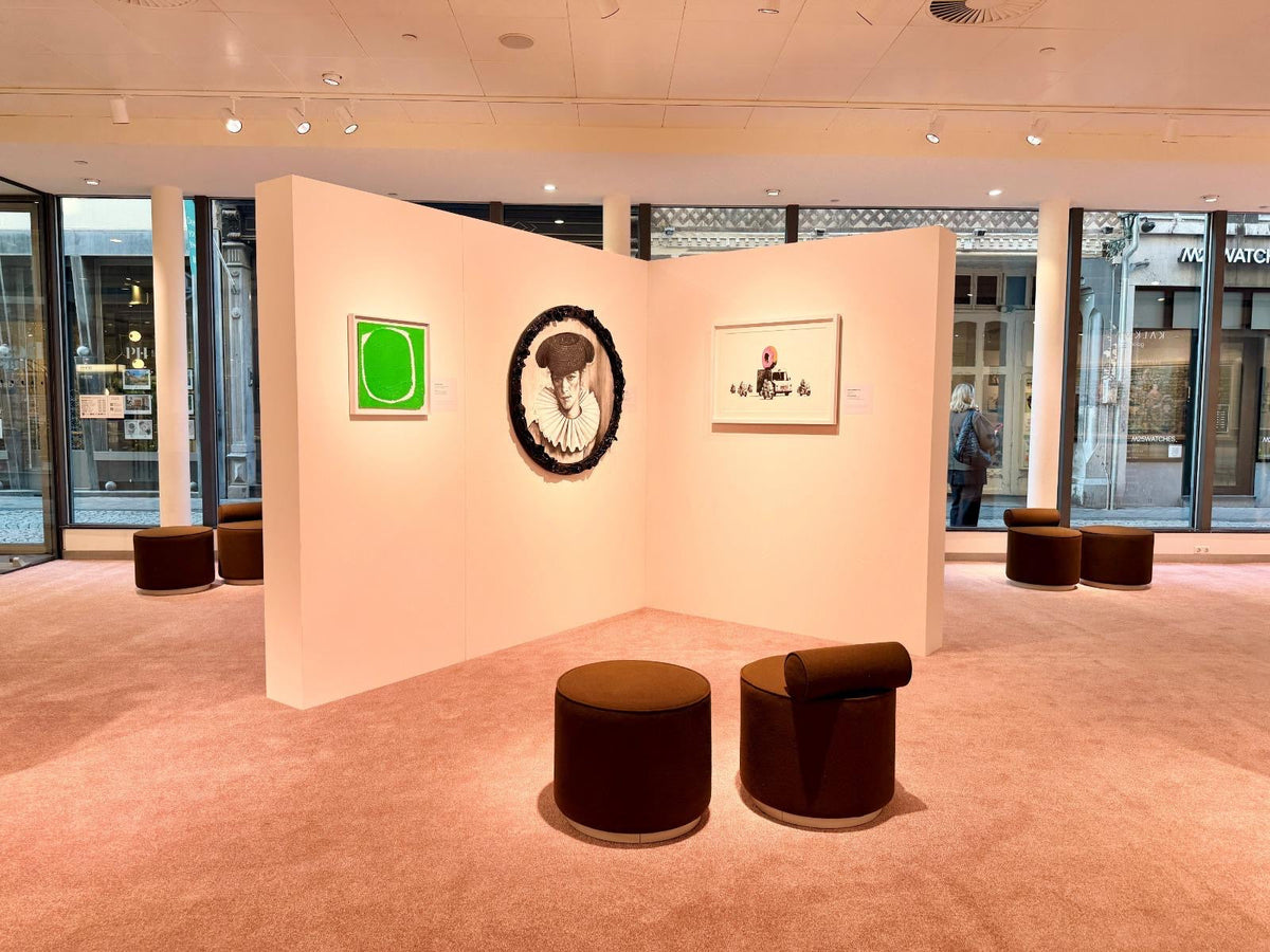 Kunstwerke auf einem temporären Boden im Einzelhandelsumfeld